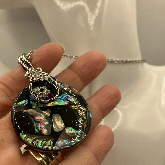 Natural Abalone Shell Paua Shell Large Pendant 18 inch Stainless Steel Chain - Picture 8 of 13